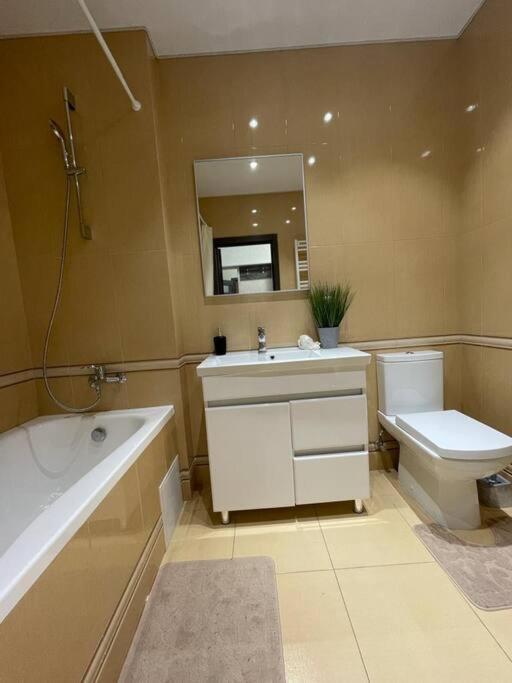 Sky House Premium Apartment In City Center Chişinau Exteriör bild